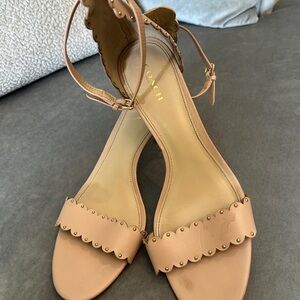 Coach Women's Tan Ankle strap Scalloped Sandals Sz 10